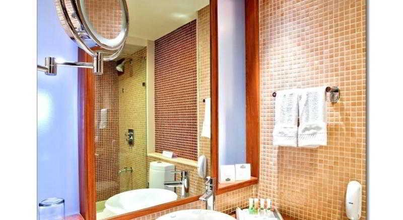 Country Inn Ahmedabad Ngoại thất bức ảnh